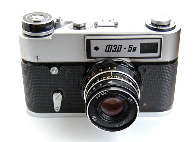 Фотоаппарат ФЭД-5В и штатный объектив Индустар-61 Л/Д, вид спереди