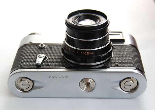 Фотоаппарат ФЭД-5В, вид снизу