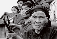 Фотография «Мать Вьетнама: боль и гнев»
