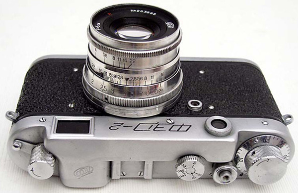 Фотокамера «ФЭД-2» с объективом «Индустар-61». Вид сверху.