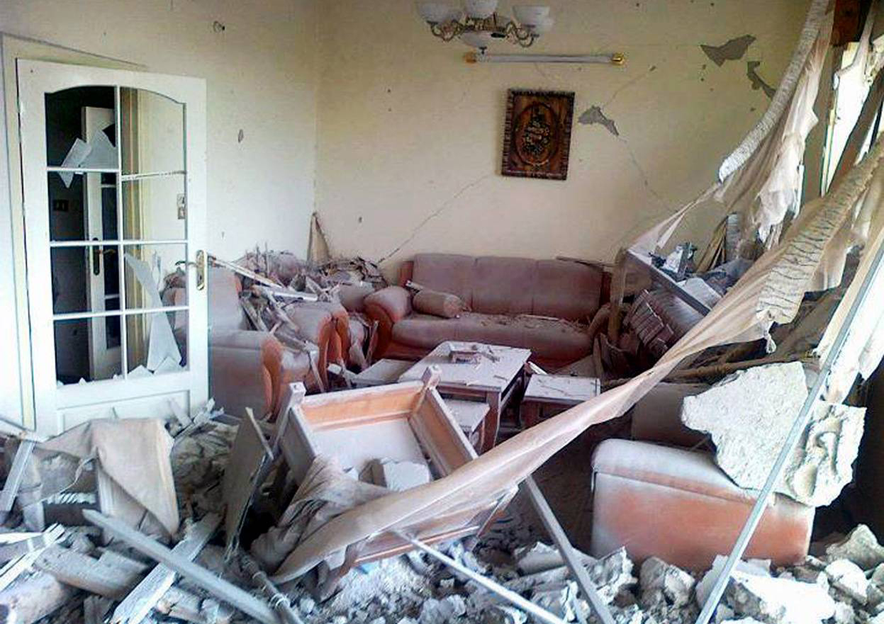 Поврежденный дом в районе Баб Амр. г. Хомс, 20 февраля 2012 года. AFP Photo
